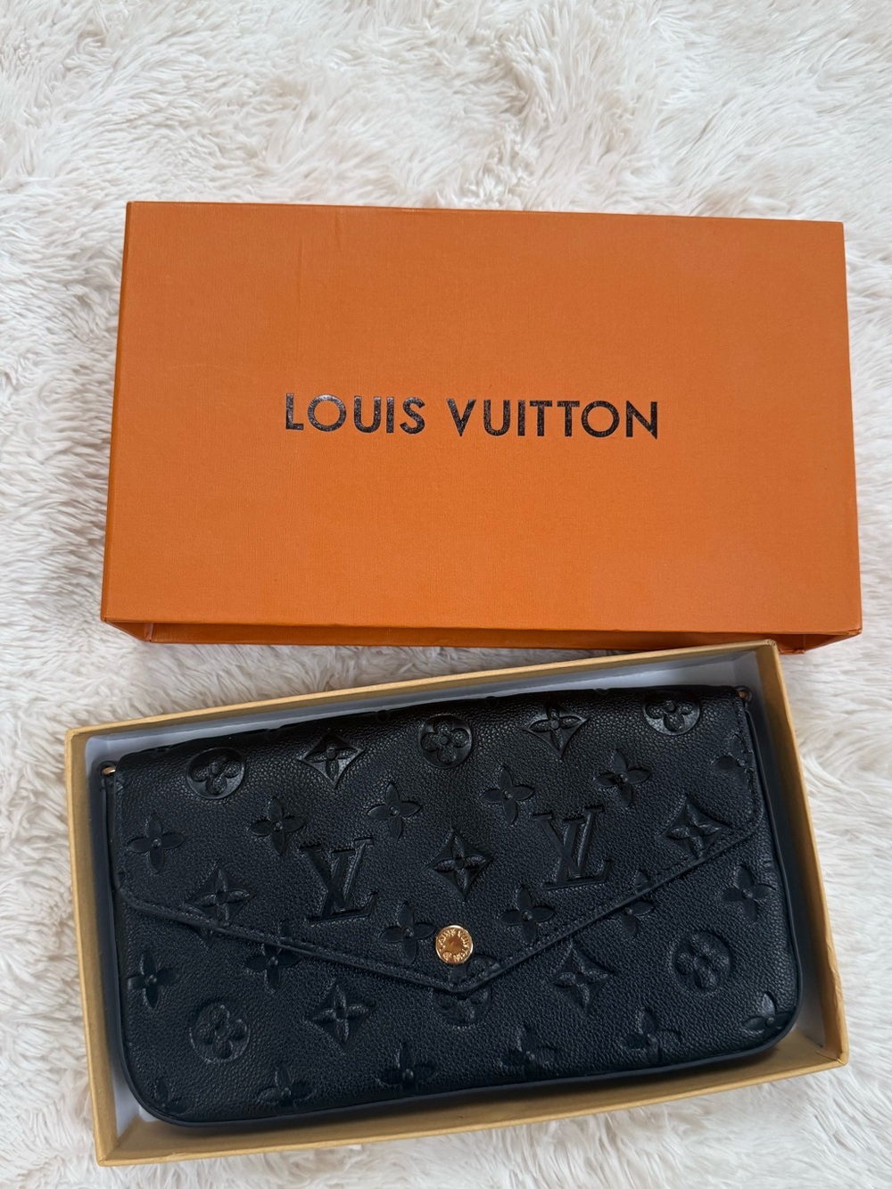 Louis Vuitton Black Pochette Félicie